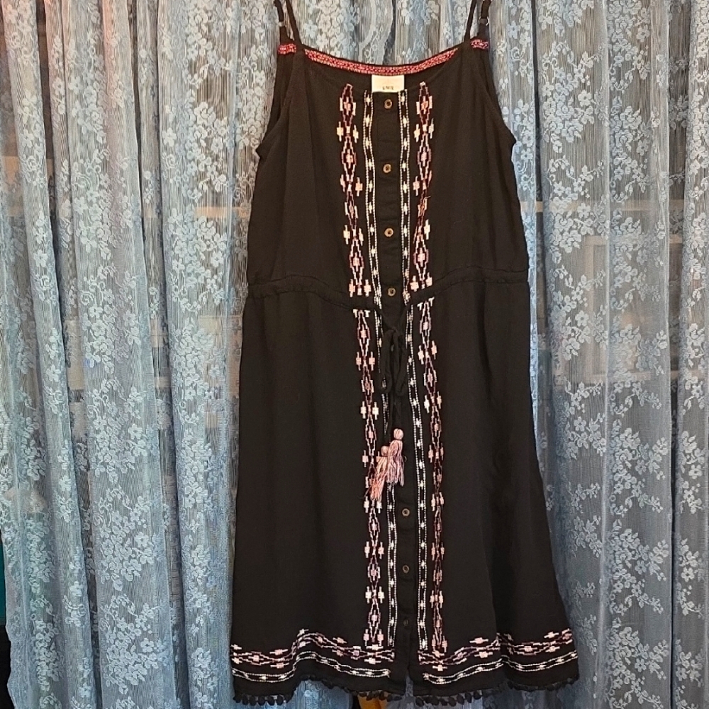 Knox Rose Black and Pink Embroidered Midi Dress